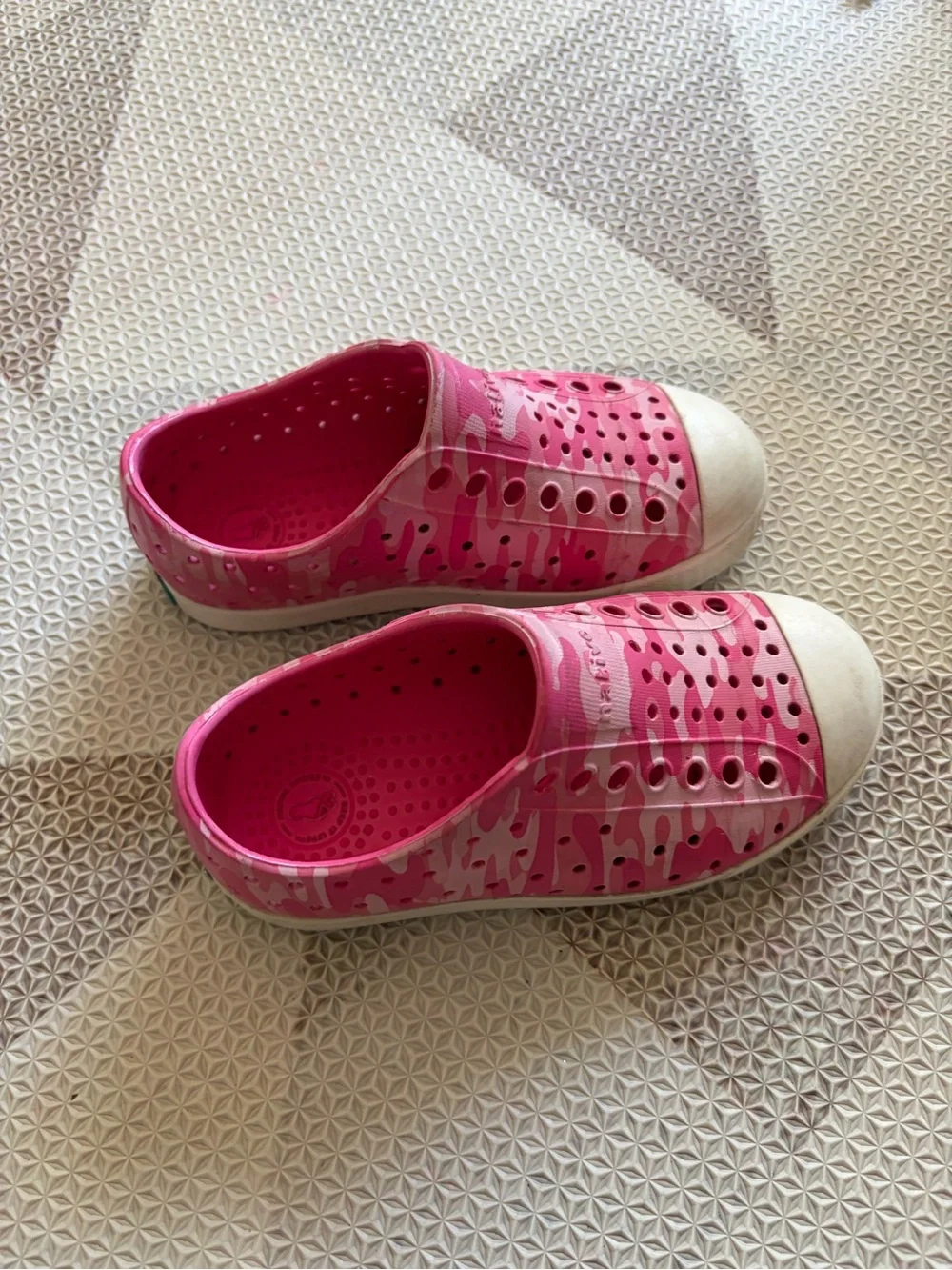 Native Jefferson Pink Camo Sneakers (8)